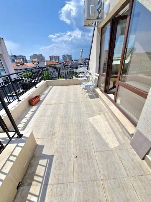 Sunny Apartment In The Centre Varna 0*,