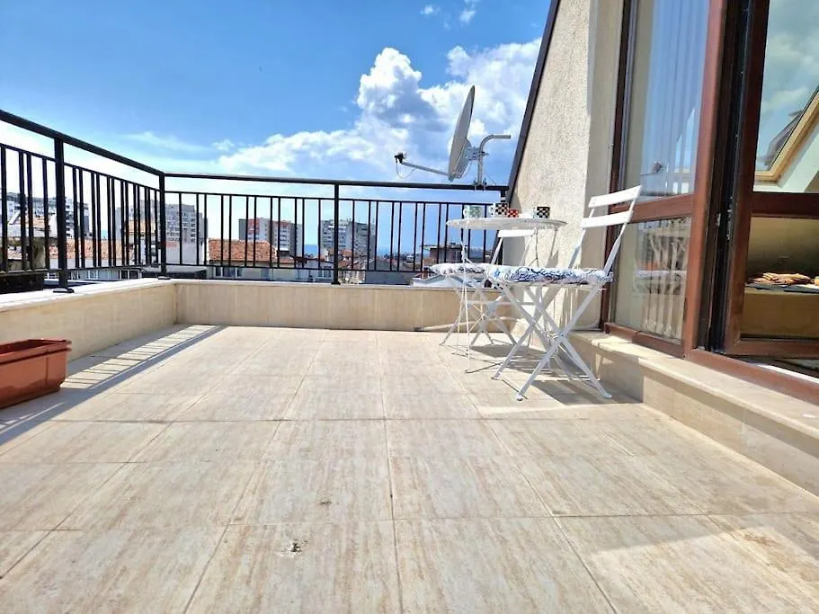 Sunny Apartment In The Centre Varna