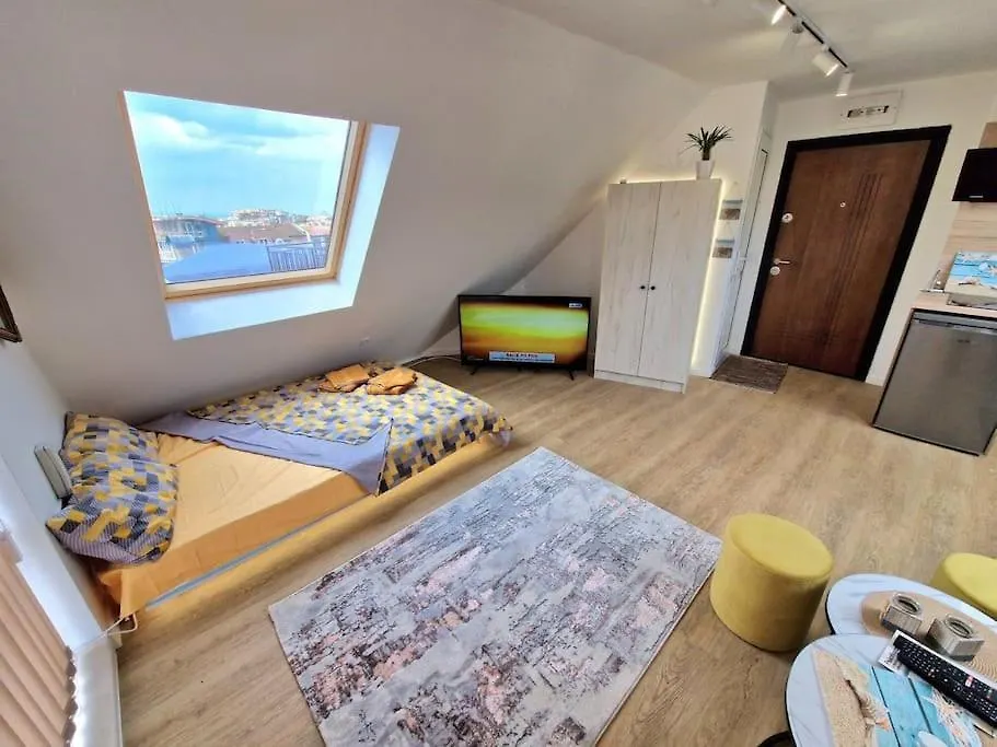 Sunny Apartment In The Centre Varna