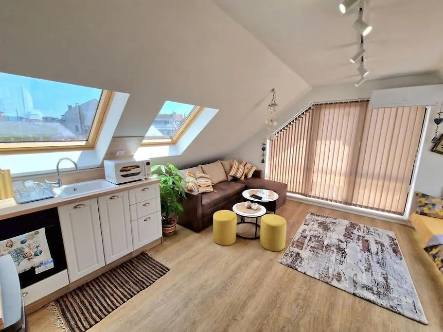 Sunny Apartment In The Centre Varna Bulgária